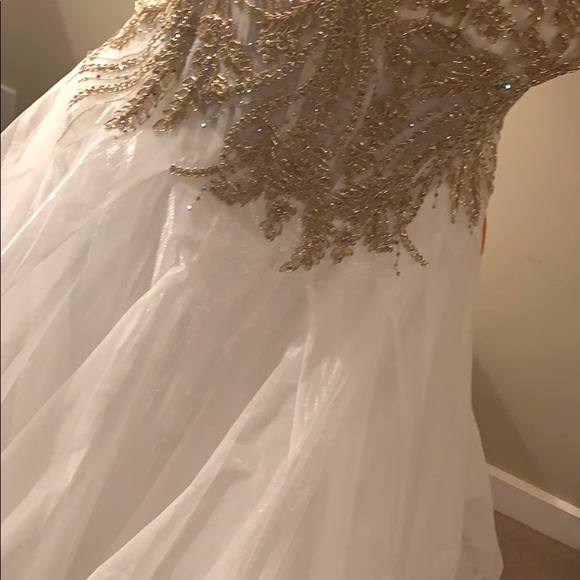 Princess white/gold gown w blue detail on top - Picture 3 of 7
